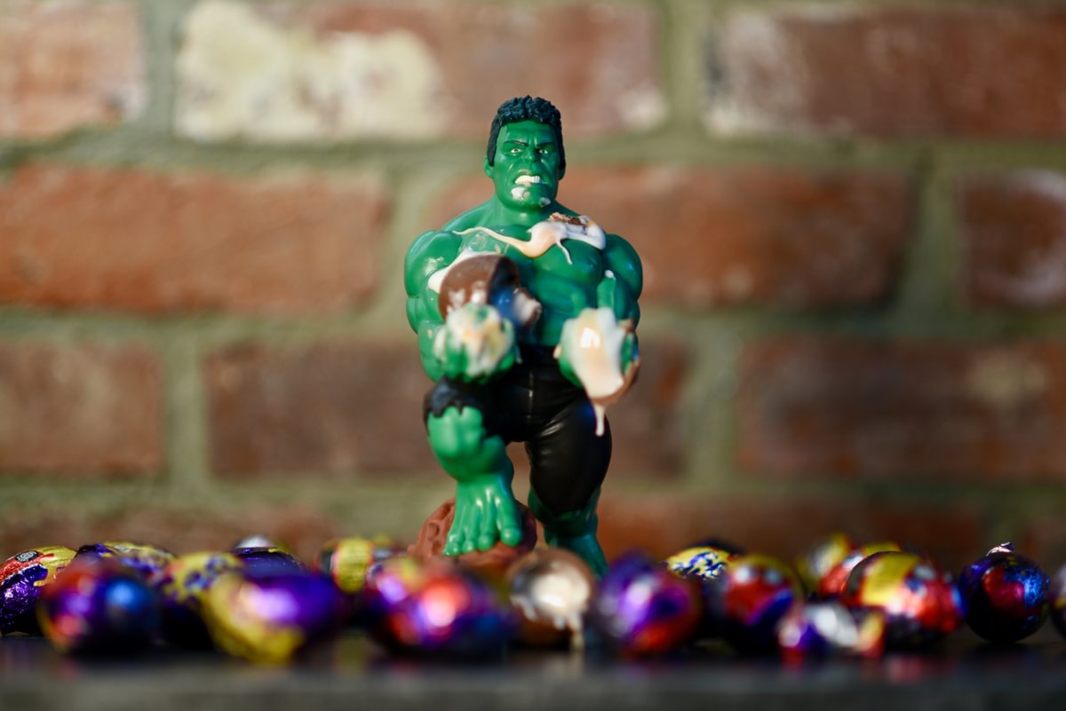 Marvel - Avengers Game Hulk - Cable Guy/Kontroller tartó figura töltő kábellel