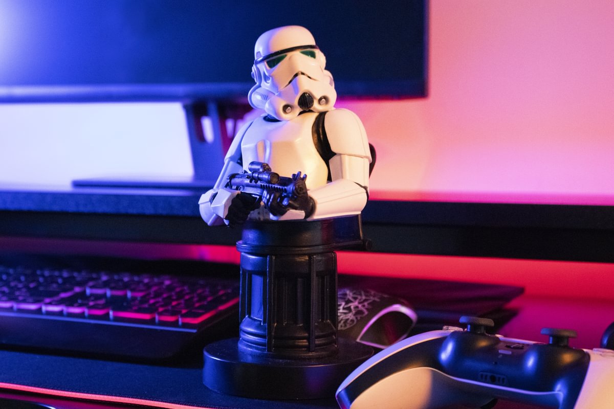 Star Wars- Imperial Stormtrooper - Cable Guy - Telefontartó és Kontroller Tartó Figura